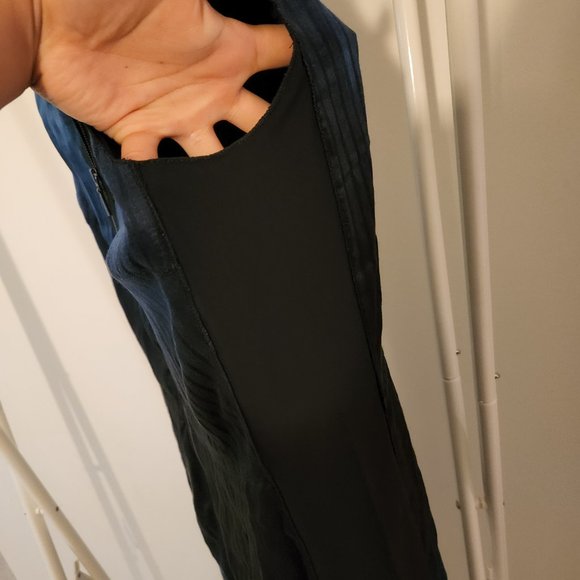 Elie Tahari | Zip Front Black and Blue Watercolor Sleeveless Shift Dress, Size 6 - Picture 6 of 9